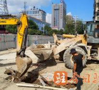 日韩抽插拔巨高温下的坚守｜道路建设者用汗水铺就畅通路